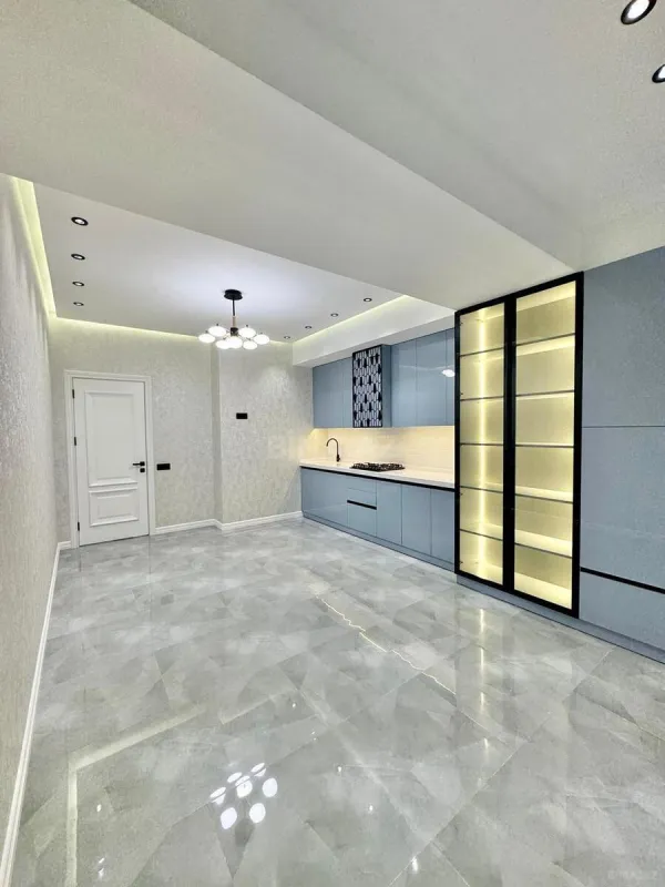 Satılır 4 otaqlı mənzil 180 m²