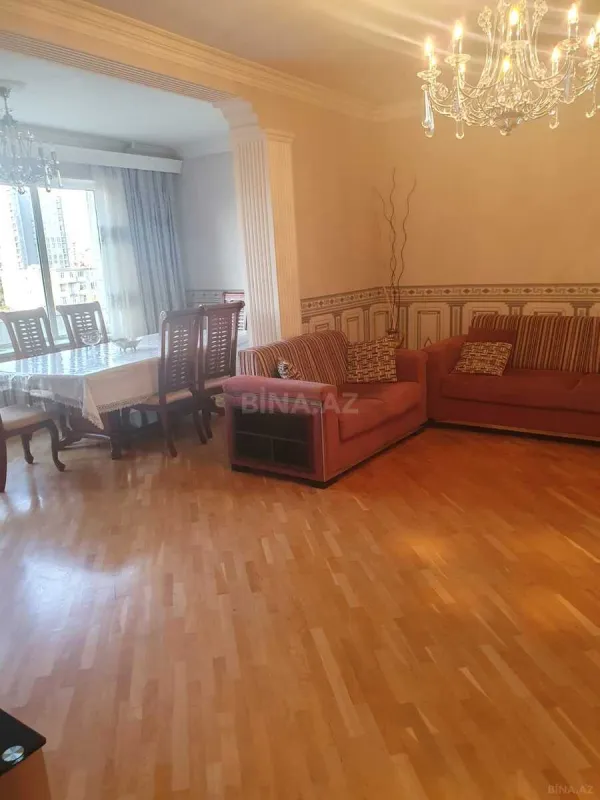 Satılır 4 otaqlı mənzil 128 m²