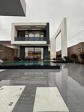 Satılır 4 otaqlı həyət evi 250 m²