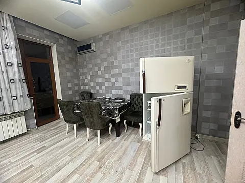 Kirayə verilir 3 otaqlı mənzil 158 m²