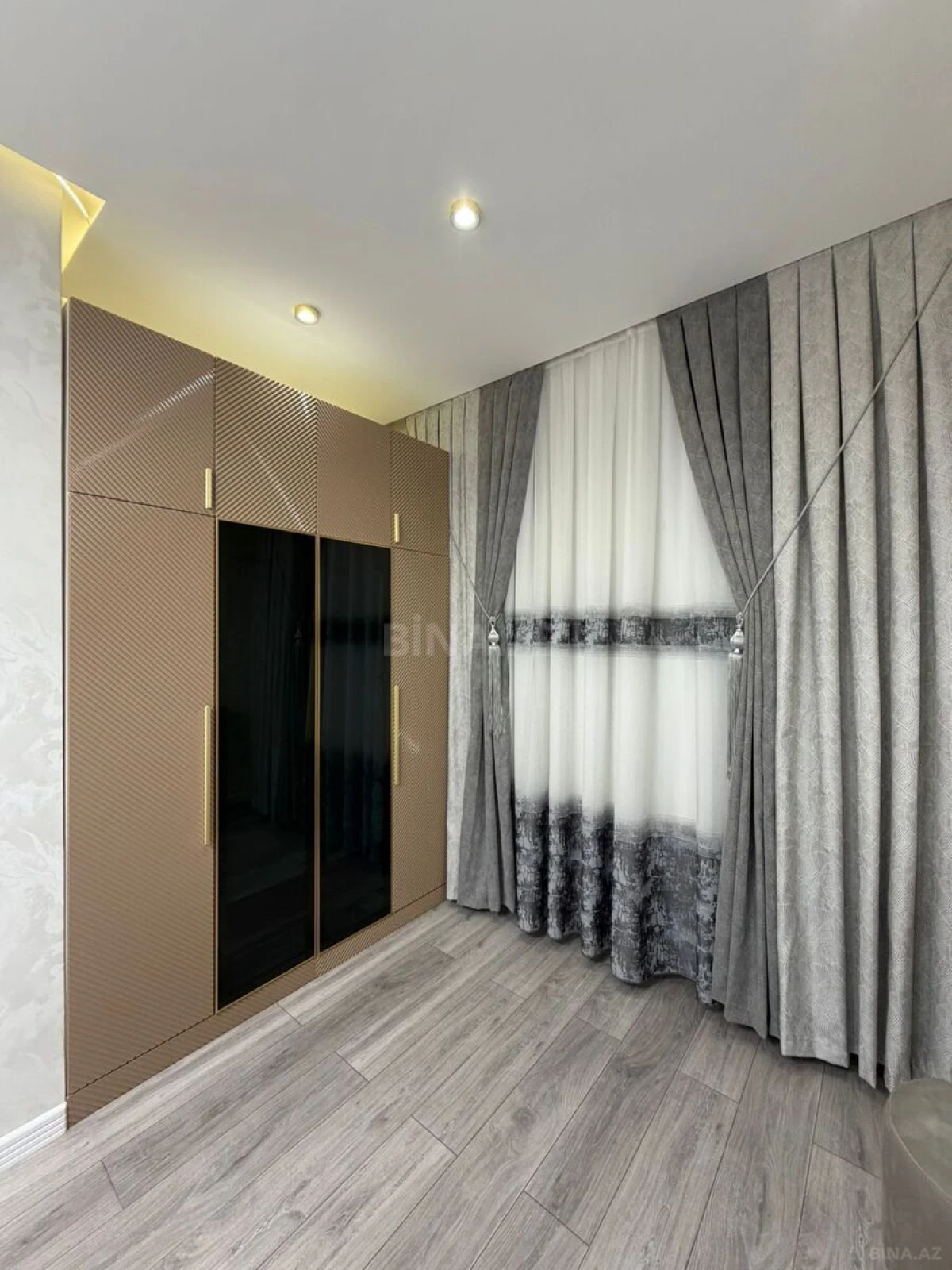 Satılır 2 otaqlı mənzil 75 m²