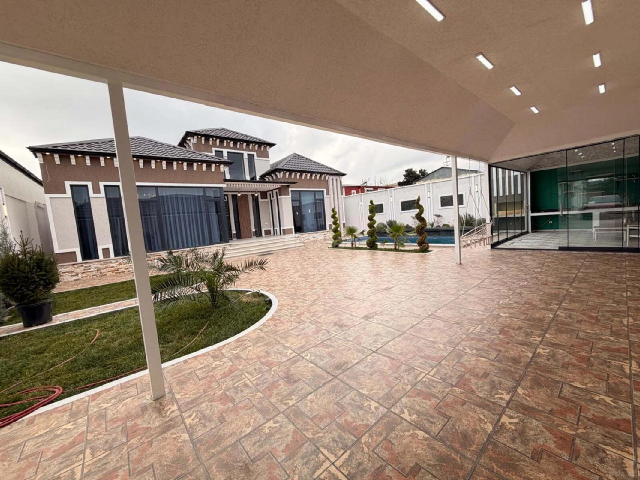 Satılır 4 otaqlı həyət evi 180 m²