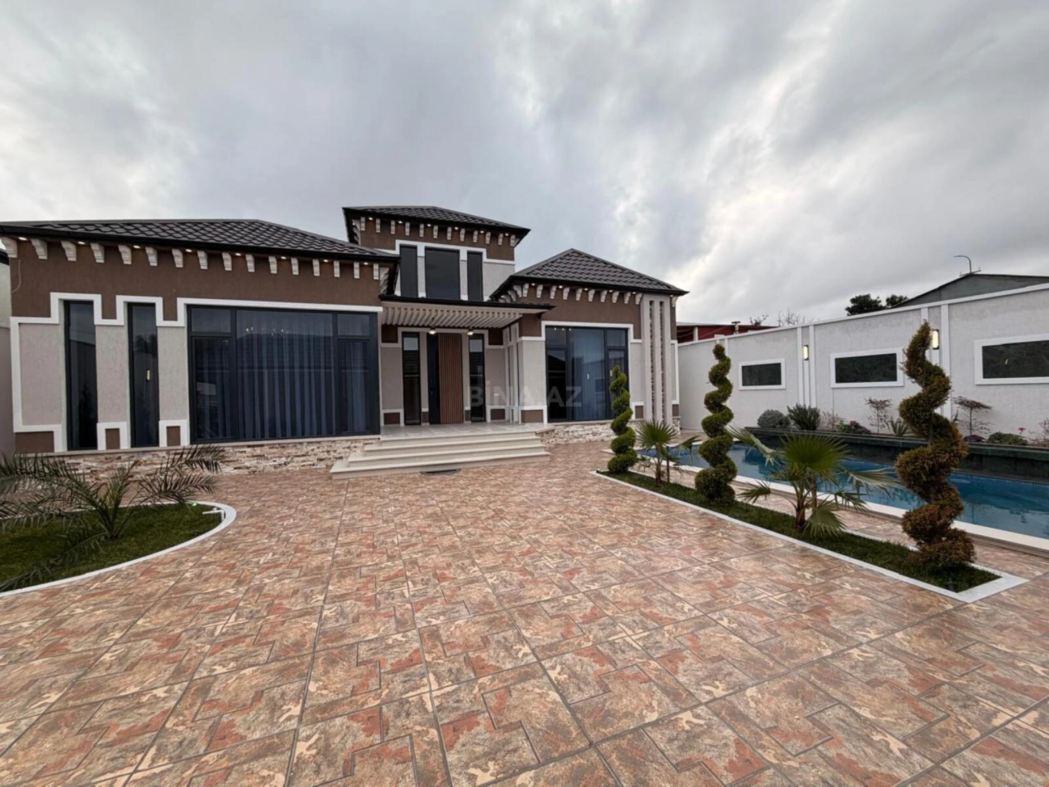 Satılır 4 otaqlı həyət evi 180 m²