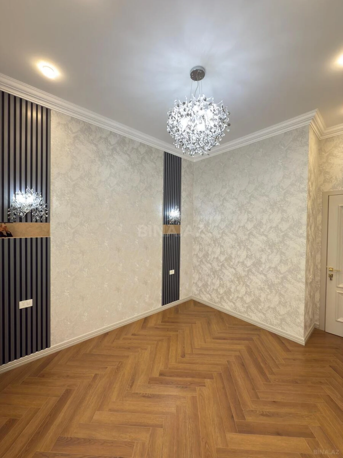 Satılır 4 otaqlı mənzil 160 m²
