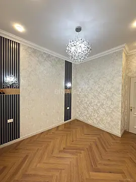 Satılır 4 otaqlı mənzil 160 m²