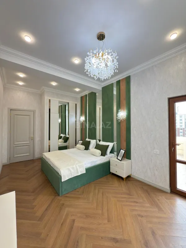 Satılır 4 otaqlı mənzil 160 m²