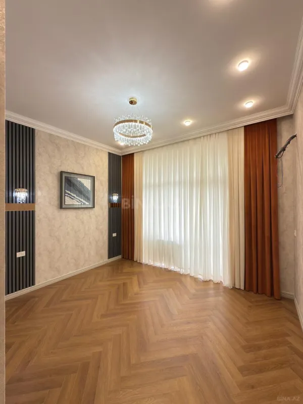 Satılır 4 otaqlı mənzil 160 m²