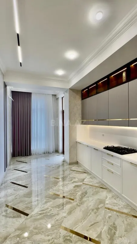 Satılır 4 otaqlı mənzil 160 m²