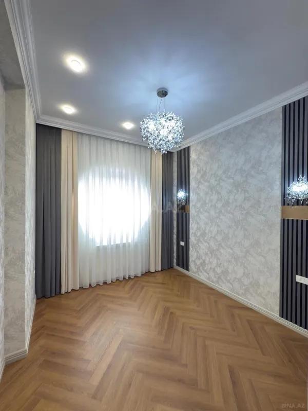 Satılır 4 otaqlı mənzil 160 m²