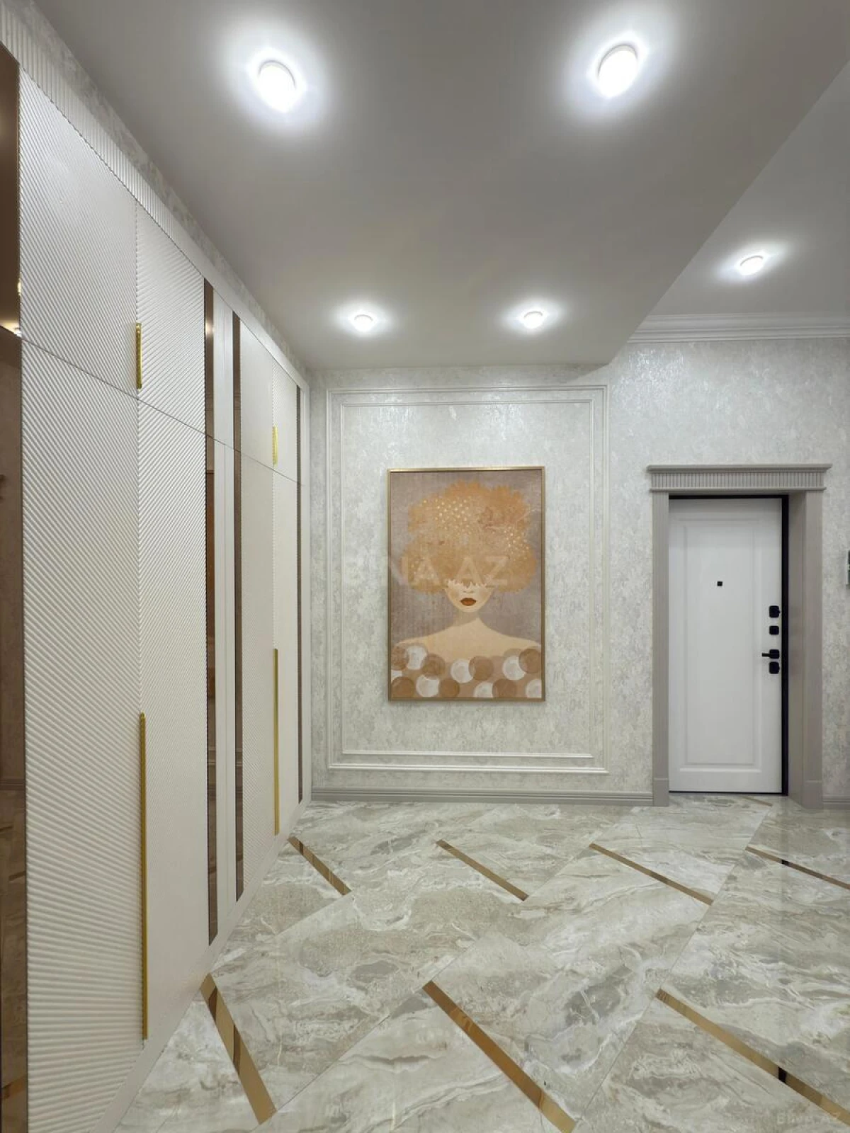 Satılır 4 otaqlı mənzil 160 m²