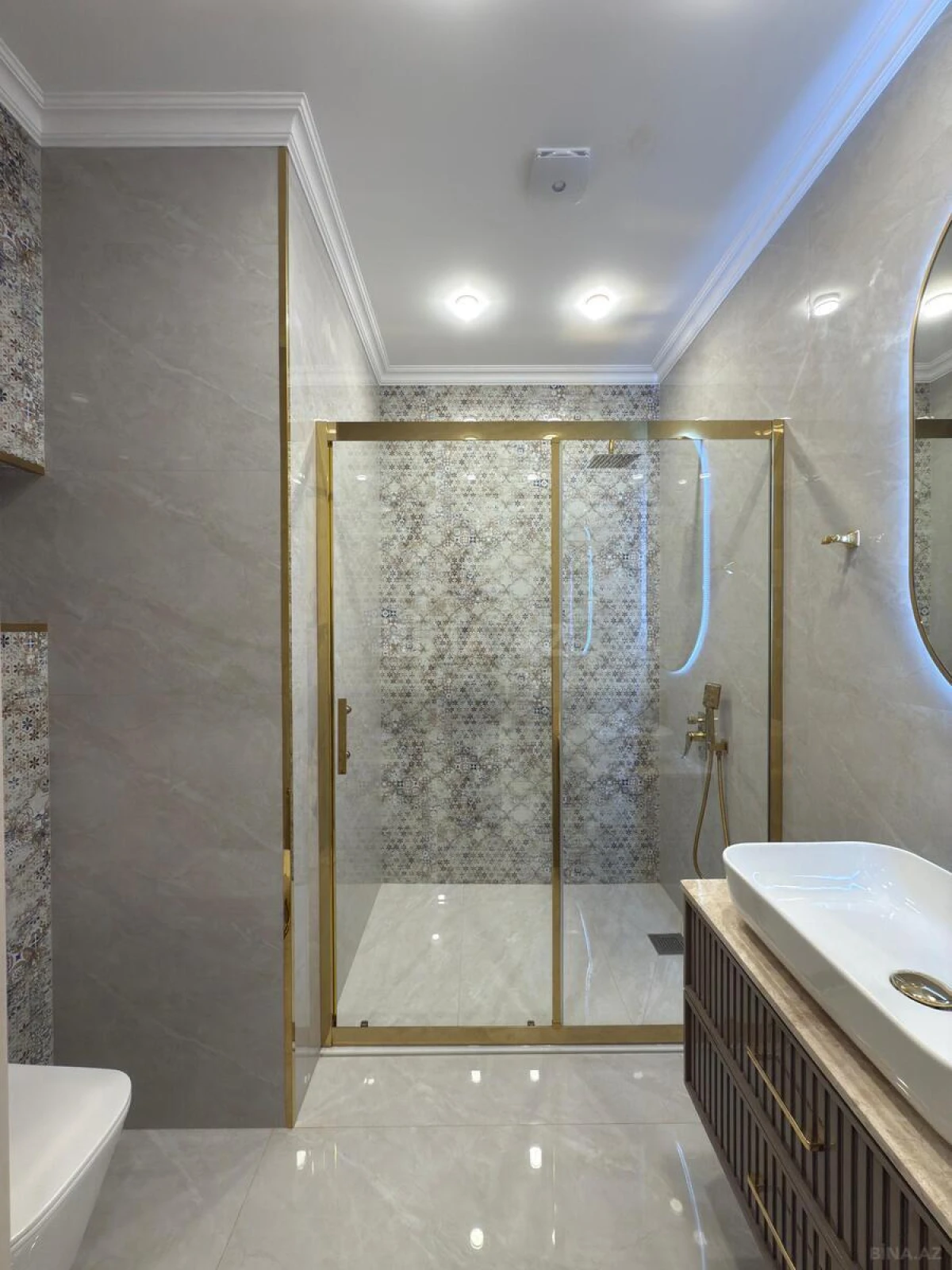 Satılır 4 otaqlı mənzil 160 m²