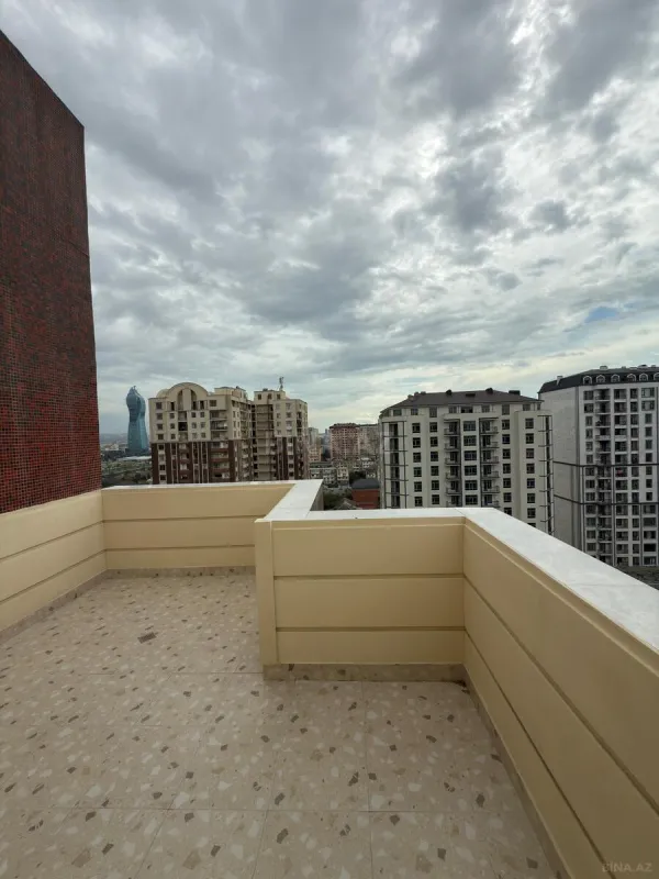 Satılır 4 otaqlı mənzil 160 m²