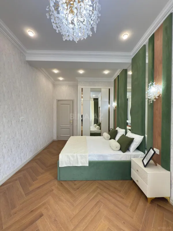 Satılır 4 otaqlı mənzil 160 m²