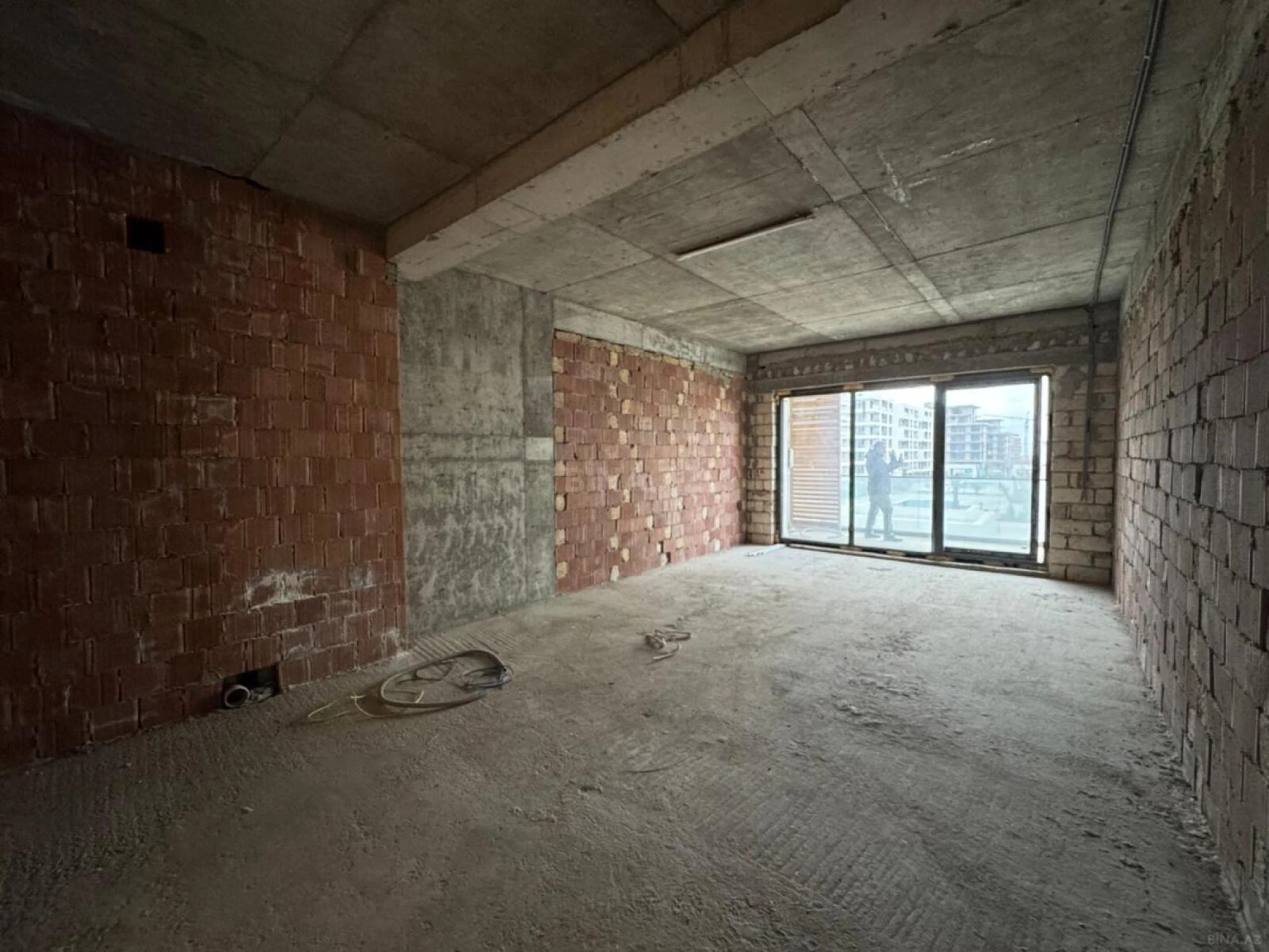 Satılır 1 otaqlı mənzil 56 m²