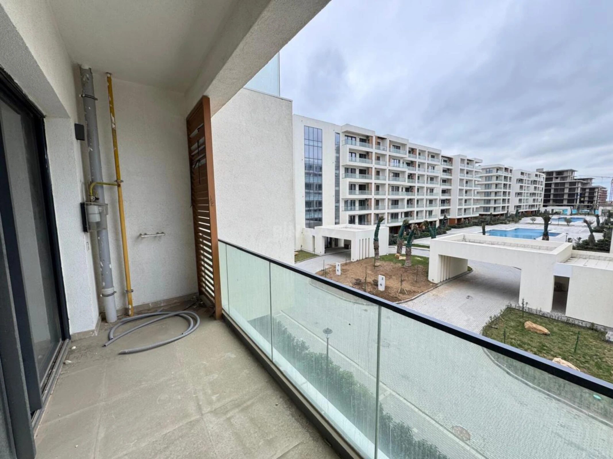 Satılır 1 otaqlı mənzil 56 m²