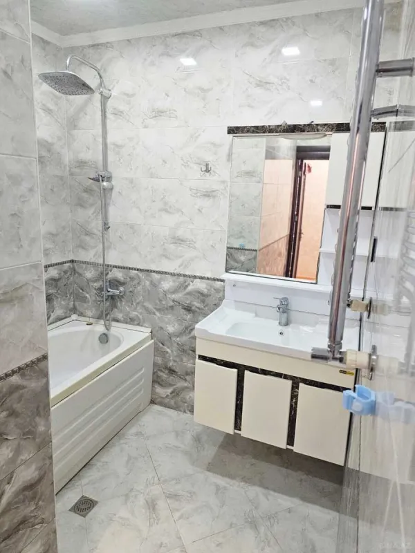 Satılır 2 otaqlı mənzil 82 m²