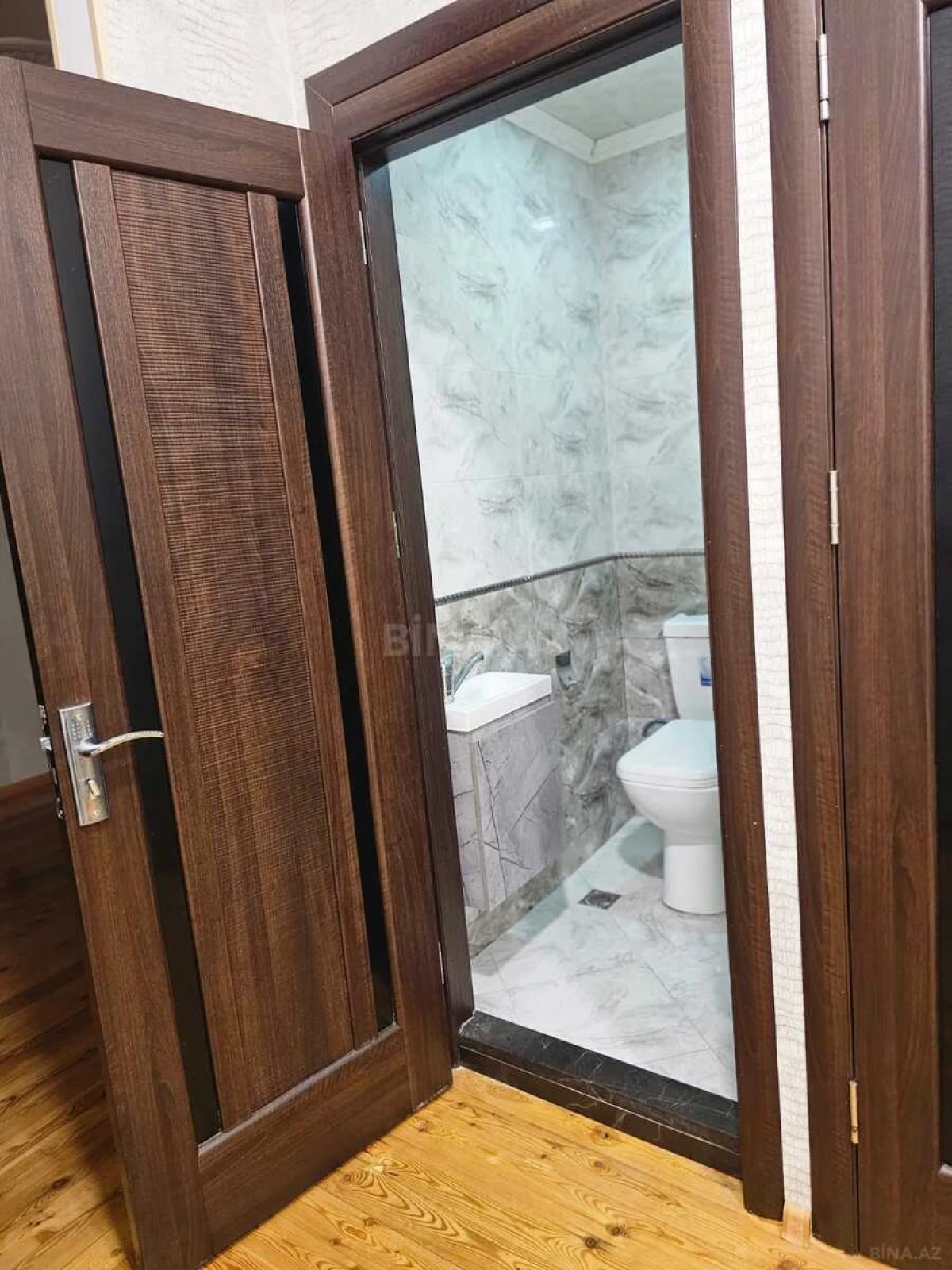 Satılır 2 otaqlı mənzil 82 m²