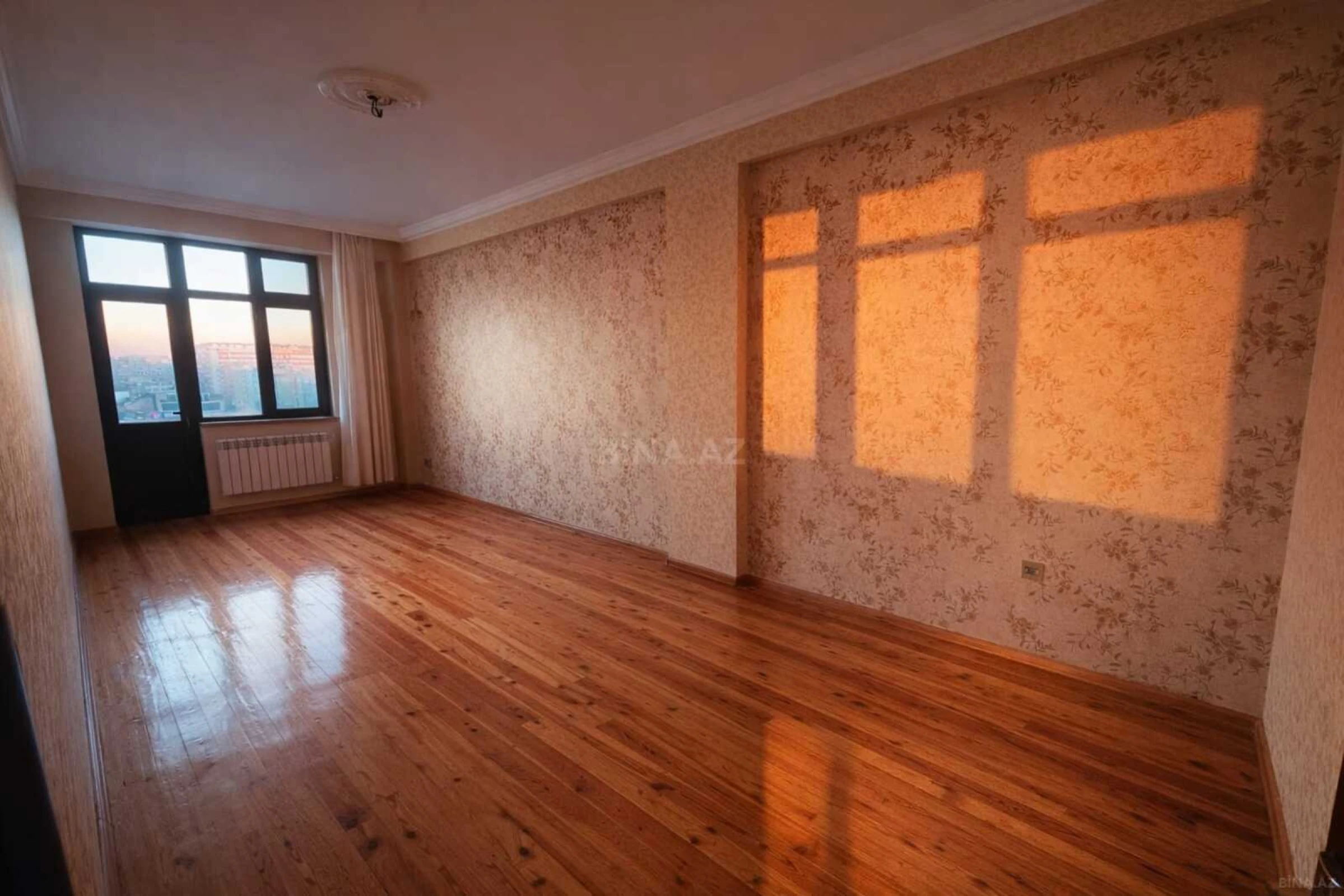 Satılır 2 otaqlı mənzil 82 m²
