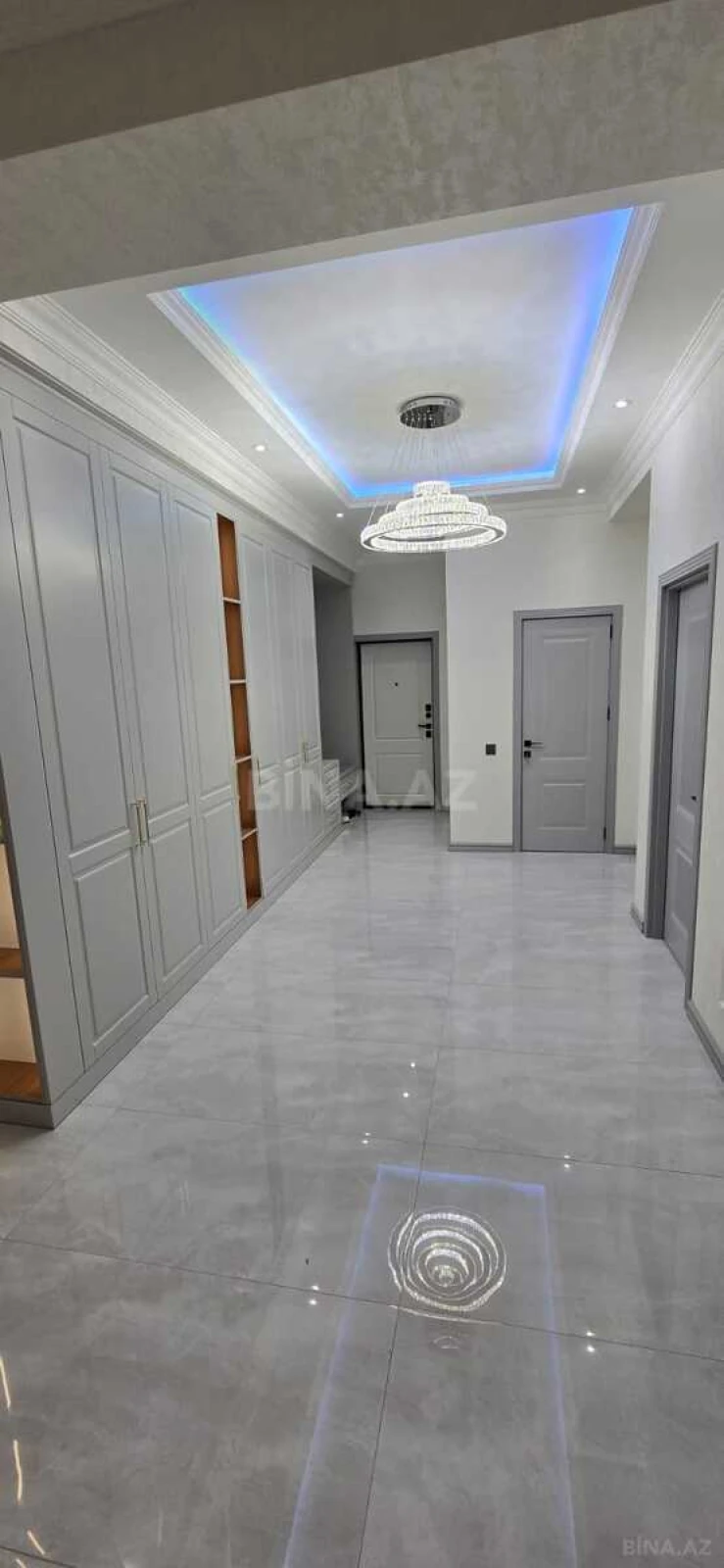 Satılır 3 otaqlı mənzil 141 m²