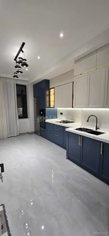 Satılır 3 otaqlı mənzil 141 m²