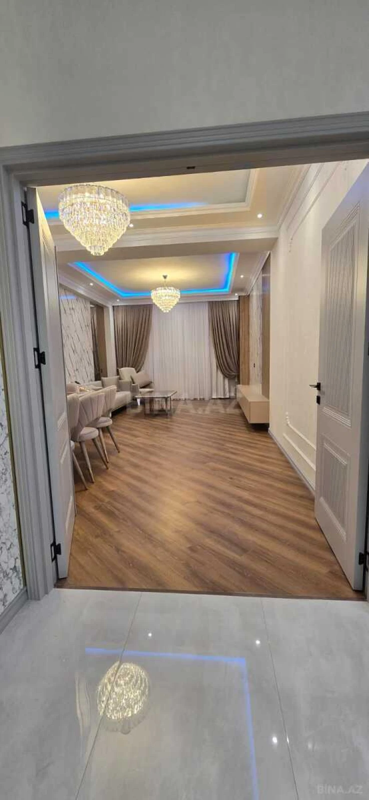 Satılır 3 otaqlı mənzil 141 m²