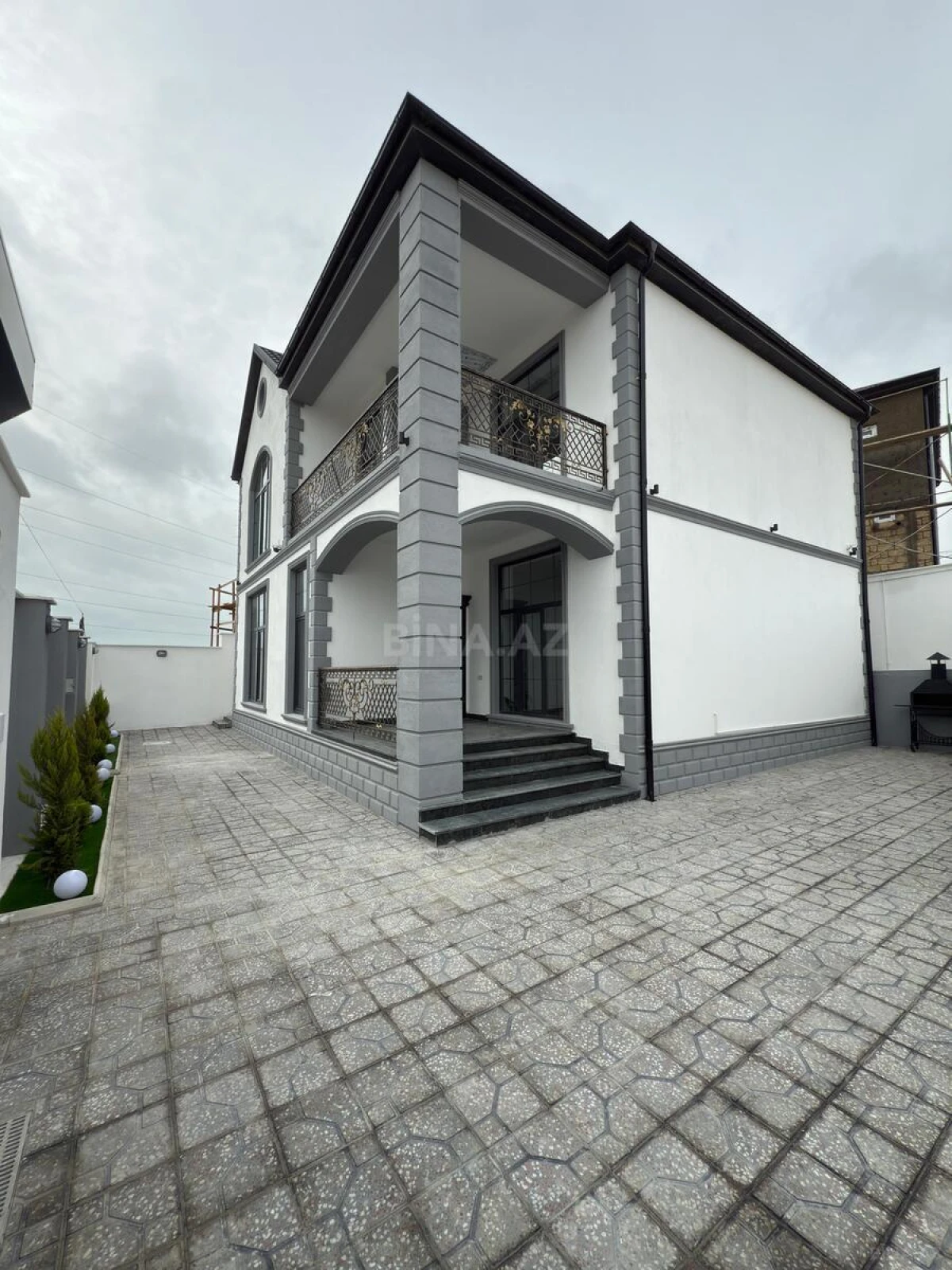 Satılır 4 otaqlı həyət evi 270 m²