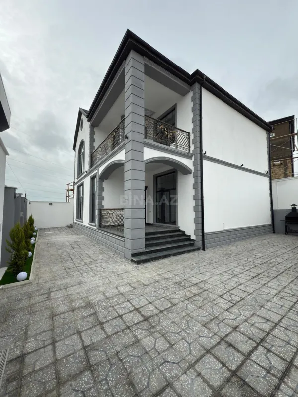 Satılır 4 otaqlı həyət evi 270 m²
