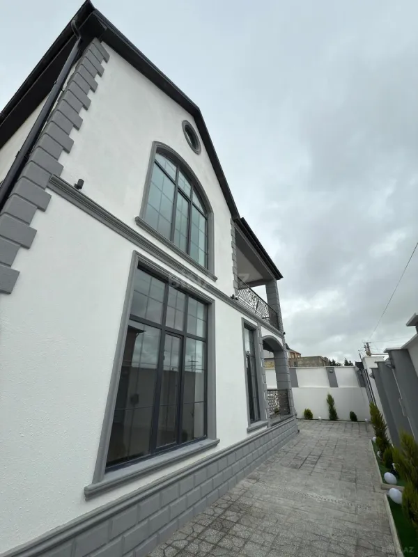 Satılır 4 otaqlı həyət evi 270 m²