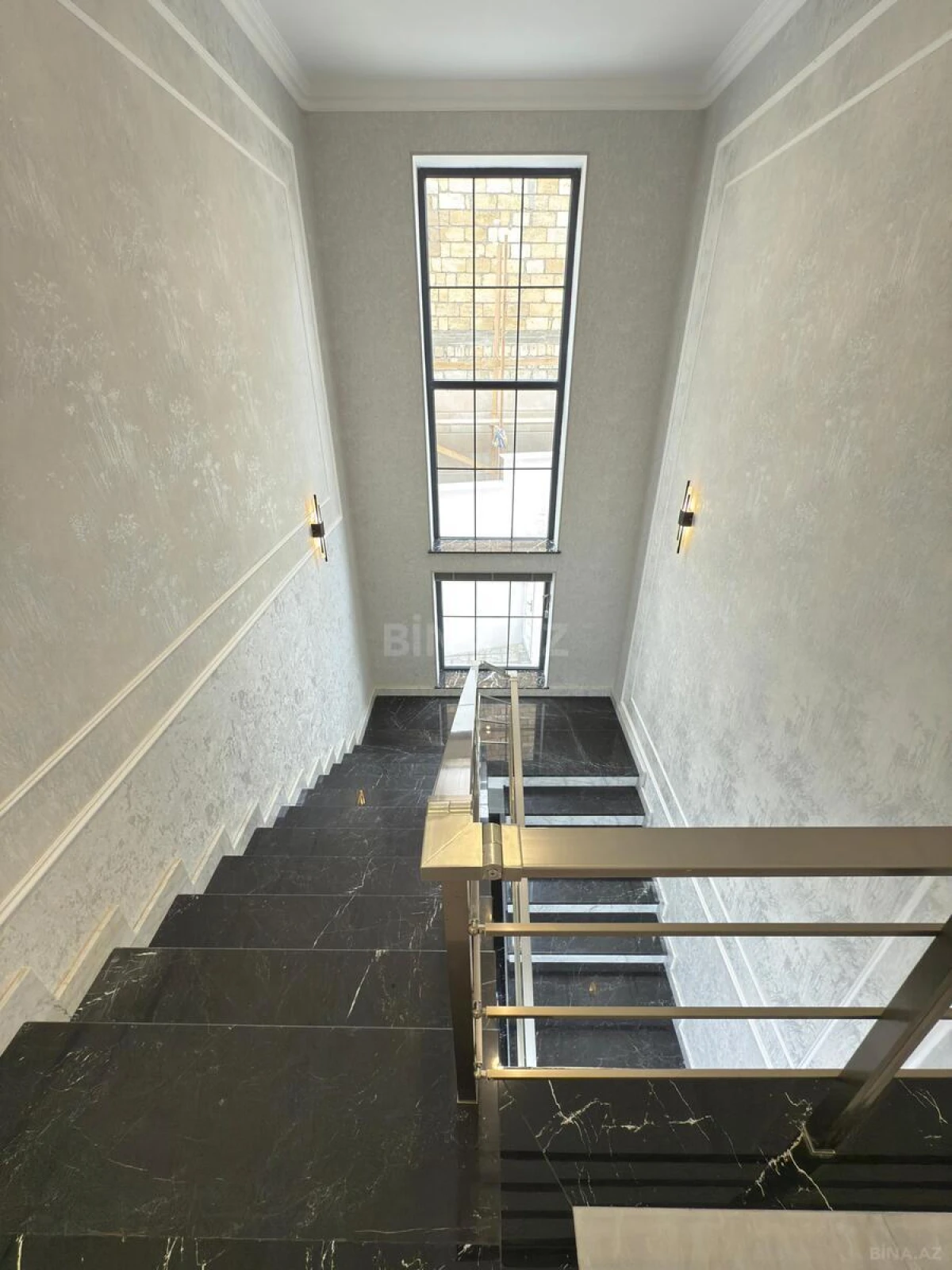 Satılır 4 otaqlı həyət evi 270 m²