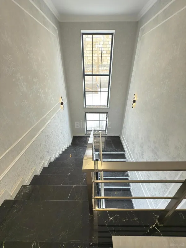 Satılır 4 otaqlı həyət evi 270 m²