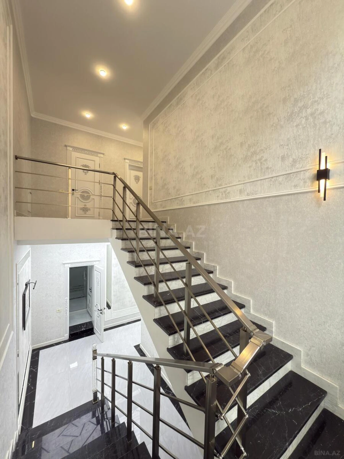 Satılır 4 otaqlı həyət evi 270 m²