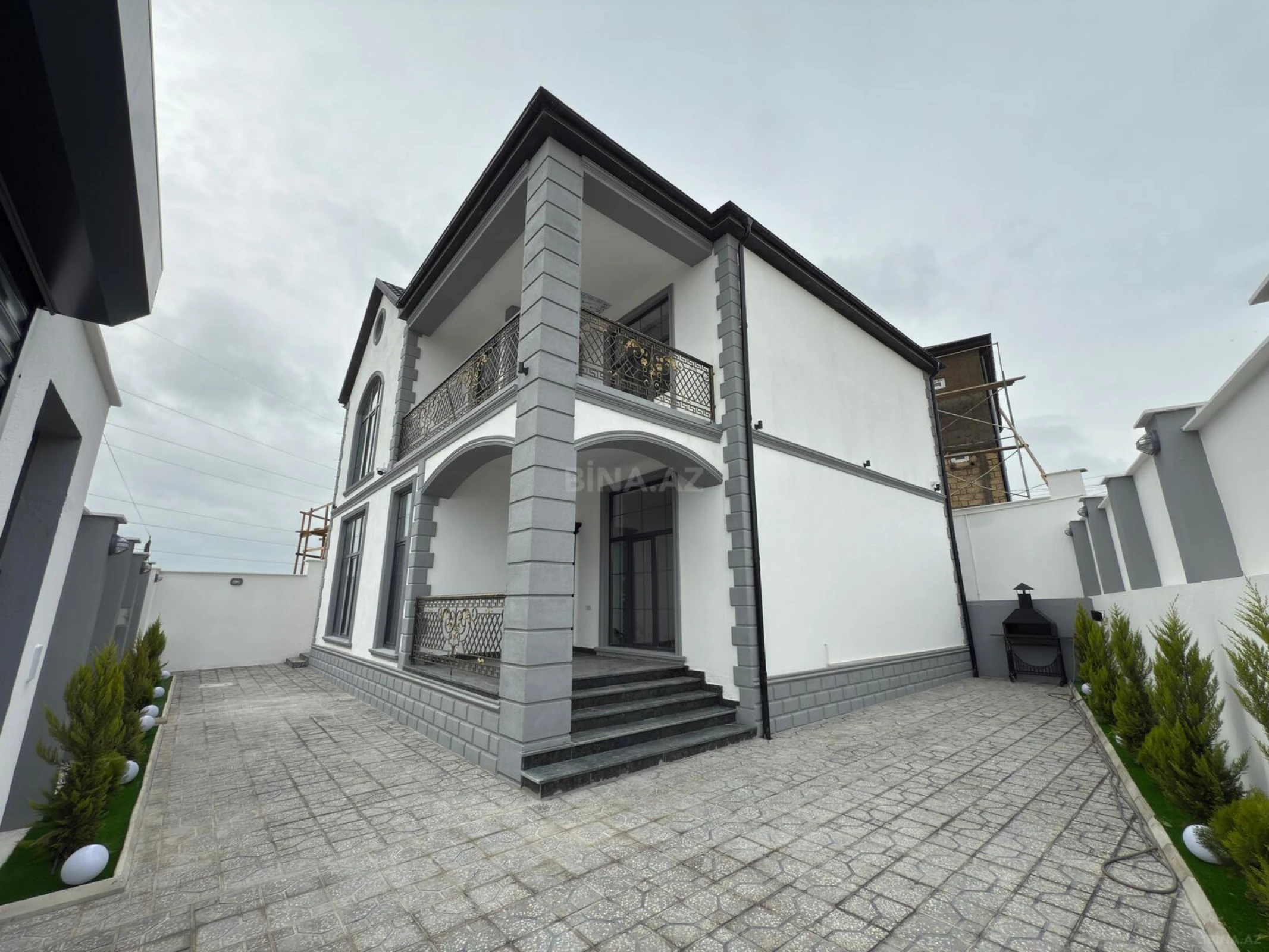 Satılır 4 otaqlı həyət evi 270 m²