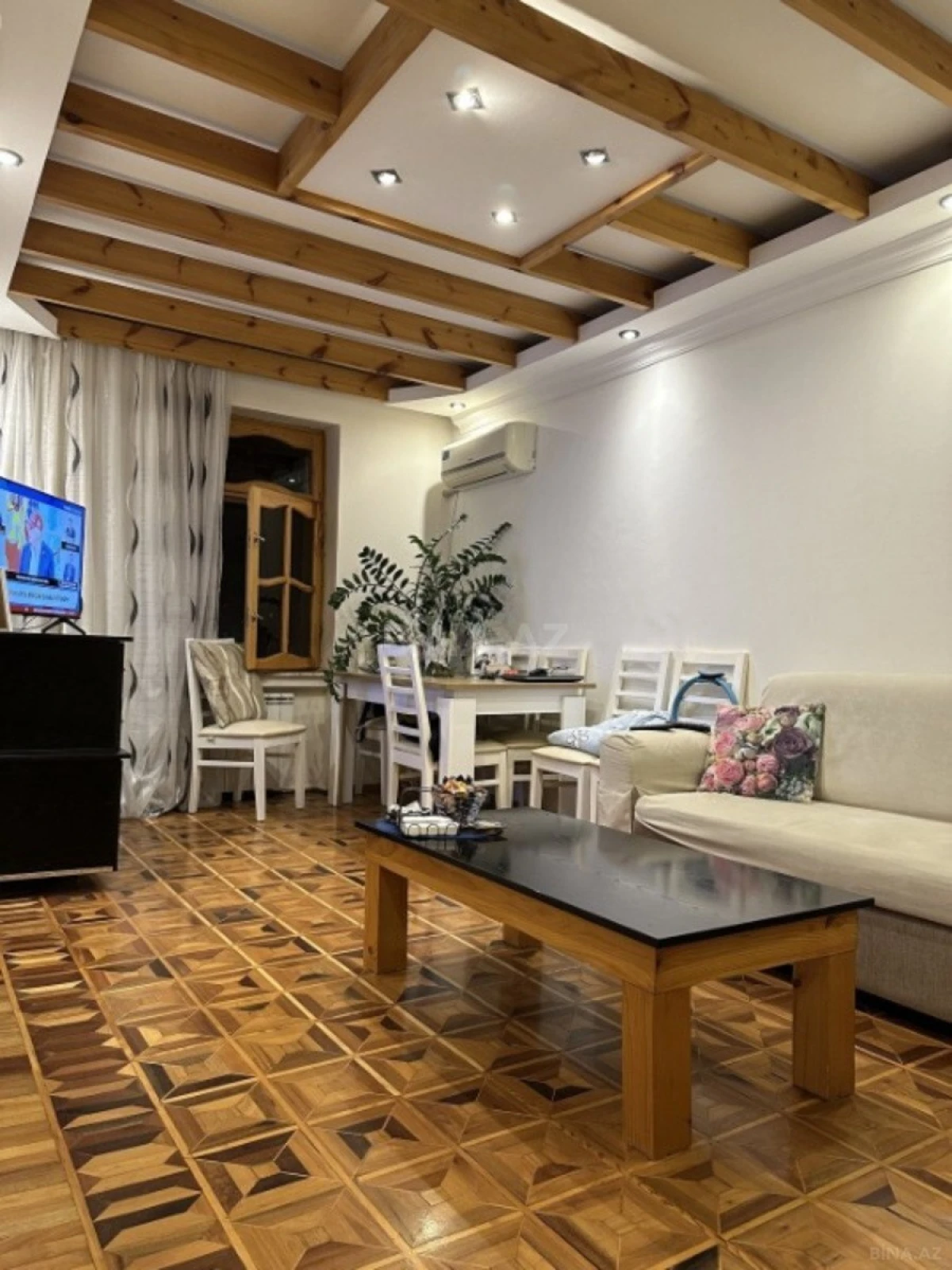 Satılır 4 otaqlı mənzil 110 m²