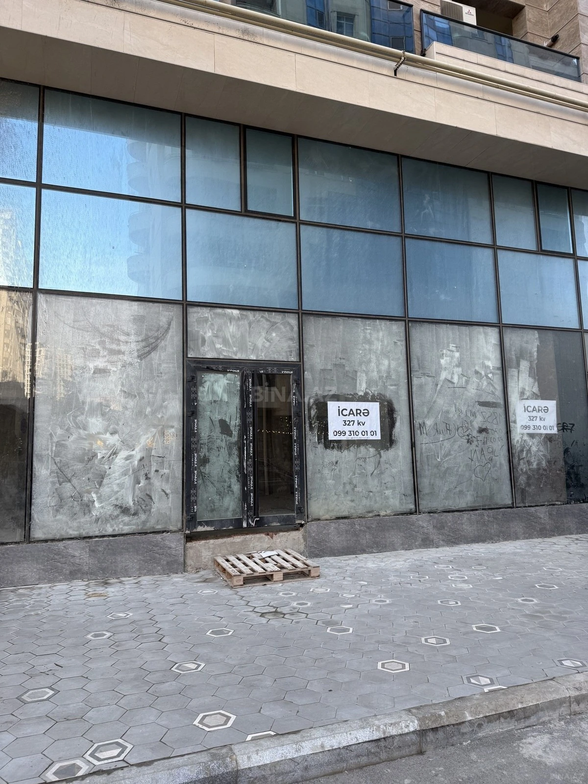 Satılır obyekt 215 m²