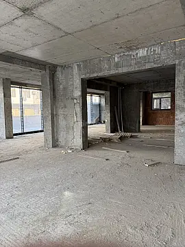 Satılır obyekt 215 m²