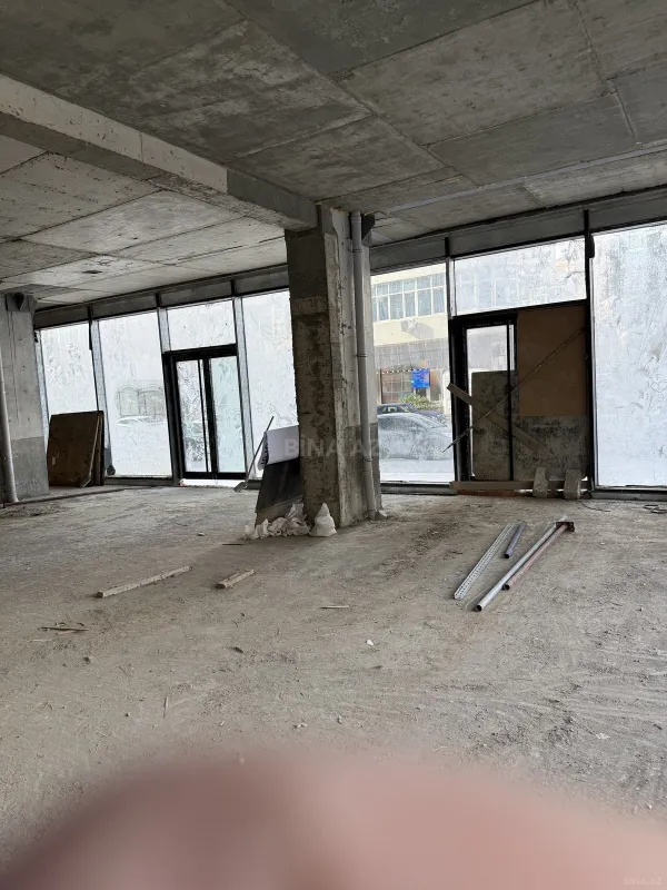 Satılır obyekt 215 m²