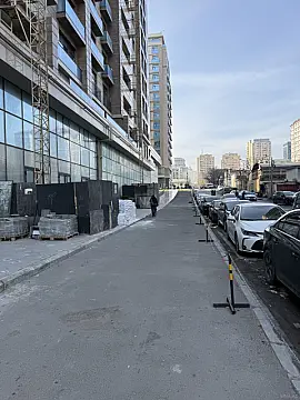 Satılır obyekt 215 m²