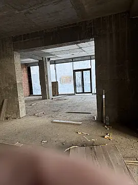 Satılır obyekt 215 m²