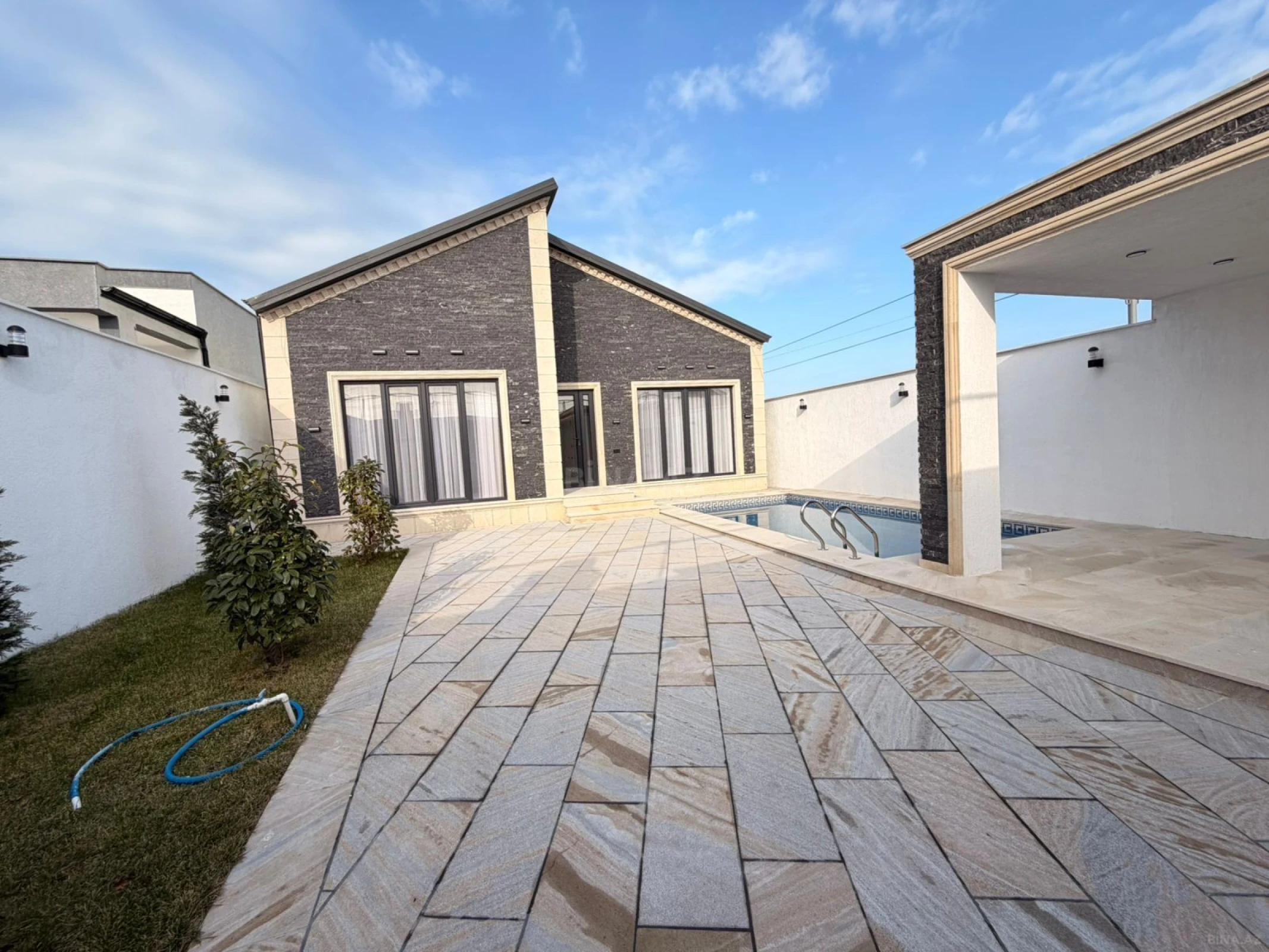 Satılır 4 otaqlı həyət evi 160 m²