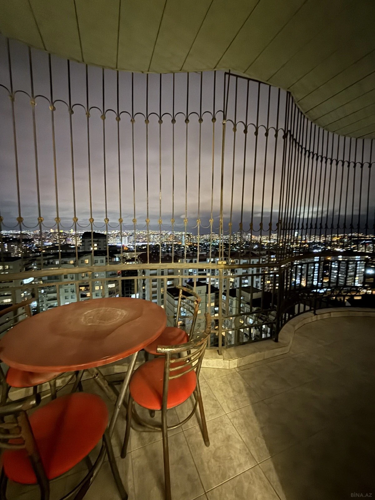 Satılır 2 otaqlı mənzil 64 m²