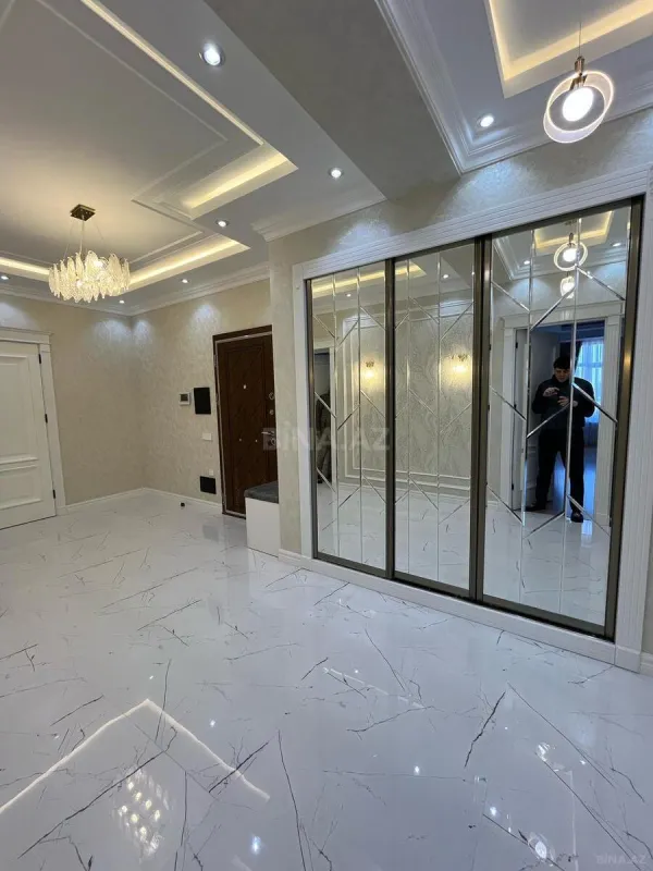 Satılır 2 otaqlı mənzil 101 m²
