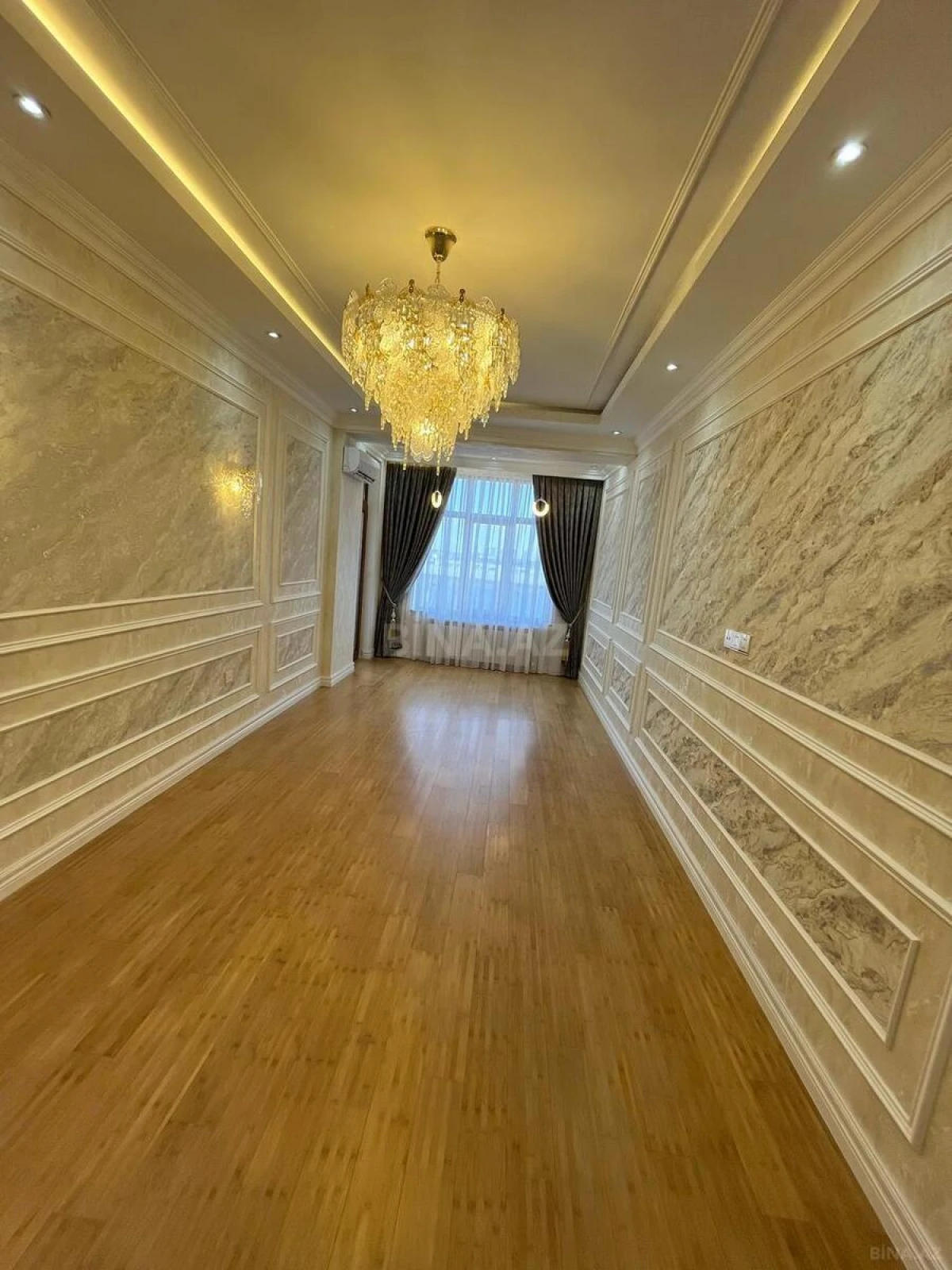 Satılır 2 otaqlı mənzil 101 m²