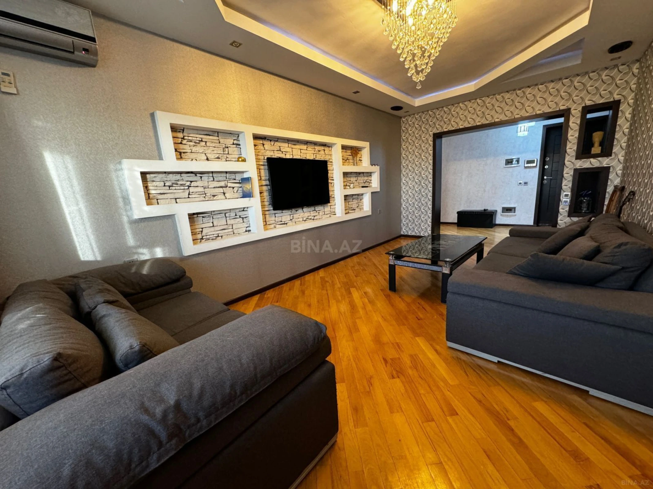 Kirayə verilir 3 otaqlı mənzil 137 m²