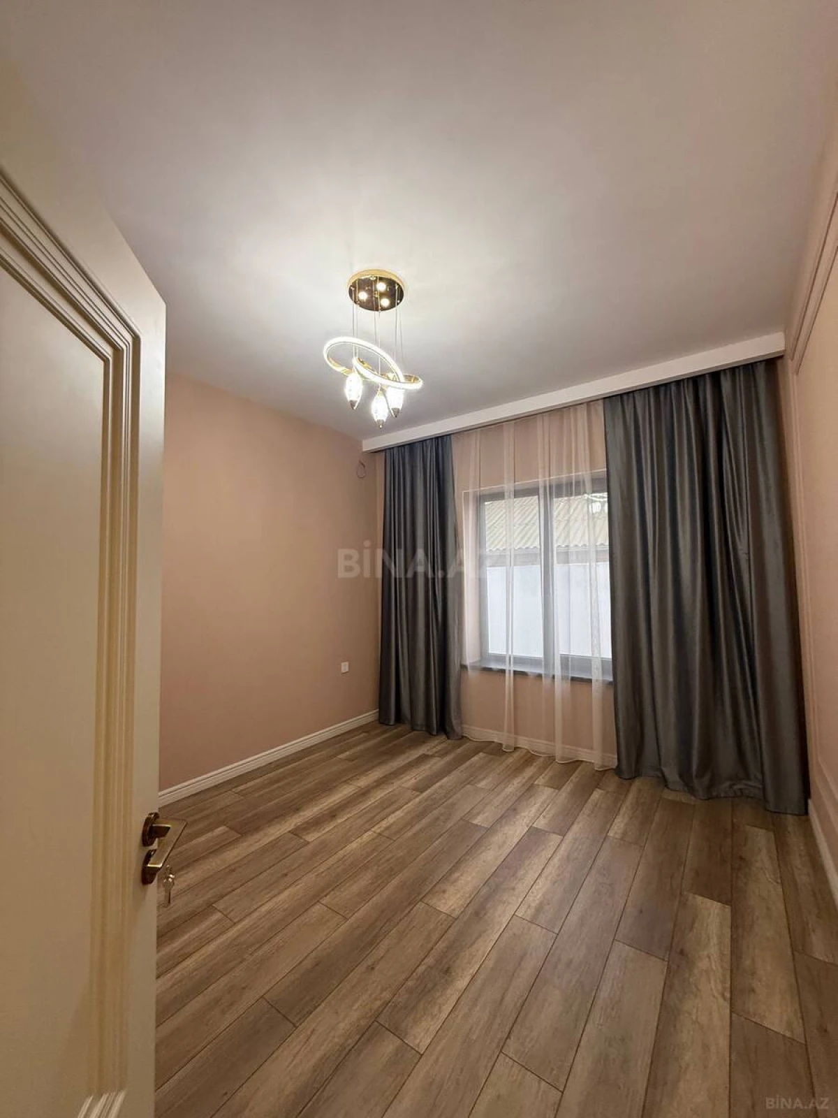 Satılır 4 otaqlı həyət evi 168 m²