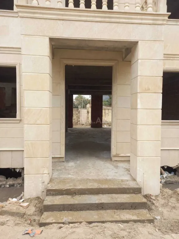 Satılır 5 otaqlı həyət evi 400 m²