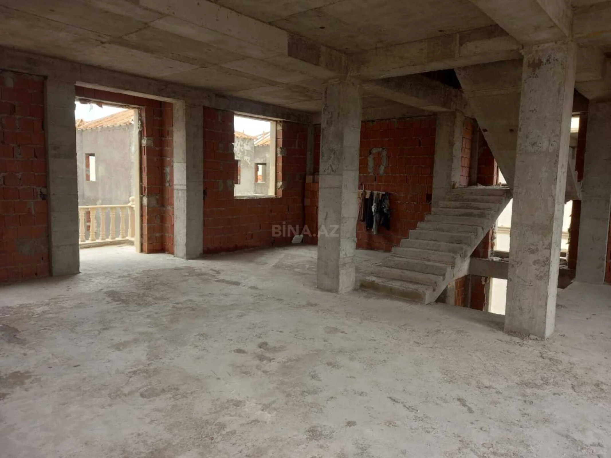 Satılır 5 otaqlı həyət evi 400 m²