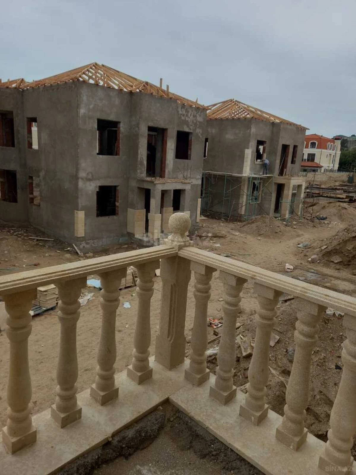 Satılır 5 otaqlı həyət evi 400 m²