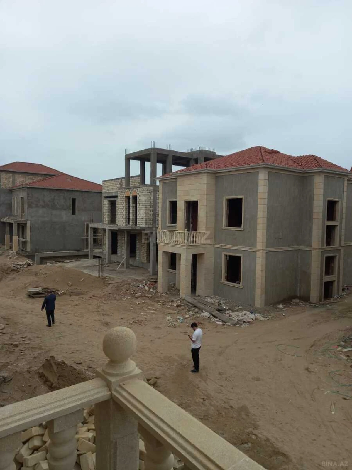 Satılır 5 otaqlı həyət evi 400 m²