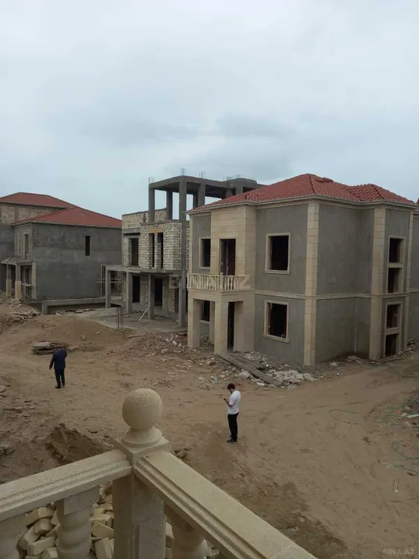 Satılır 5 otaqlı həyət evi 400 m²