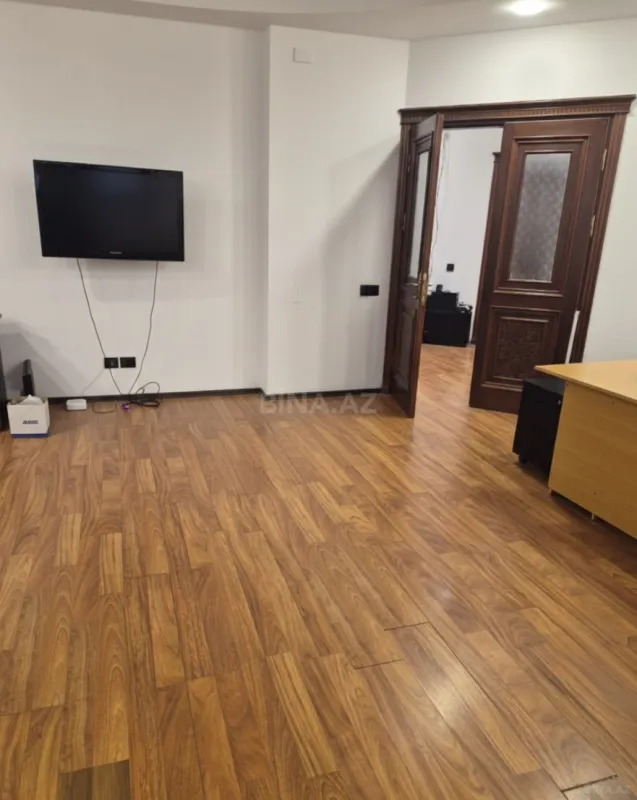 Kirayə verilir 6 otaqlı ofis 200 m²
